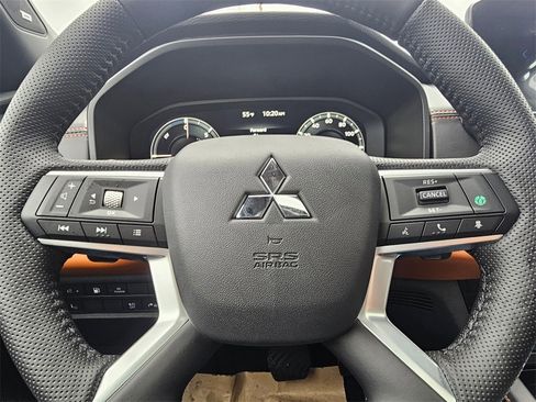 New 2025 Mitsubishi Outlander SEL image 17