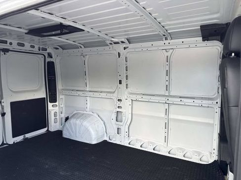Used 2025 RAM ProMaster 2500 w/ Convenience Group FWD image 14