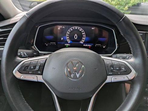 Certified 2023 Volkswagen Jetta SE w/ Panoramic Sunroof Package FWD image 28