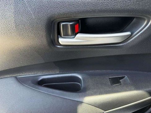 Used 2020 Toyota Corolla LE FWD image 32