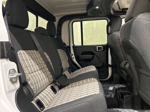 New 2026 Jeep Gladiator Sport AWD/4WD image 9
