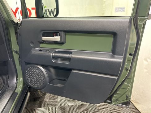 Used 2011 Toyota FJ Cruiser 4WD w/ Trail Teams Special Edition image 11