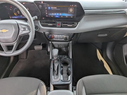 Used 2025 Chevrolet TrailBlazer LT AWD/4WD image 7