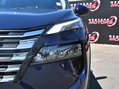 Used 2025 Nissan Rogue SV FWD image 11