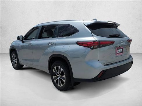 Used 2023 Toyota Highlander XLE FWD image 8
