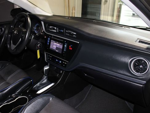 Used 2018 Toyota Corolla SE FWD image 24