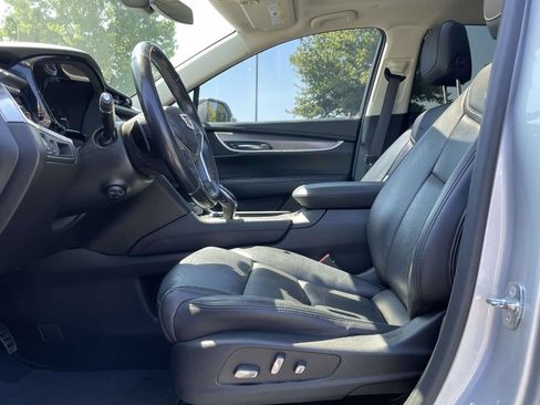 Used 2018 Cadillac XT5 Luxury w/ Driver Awareness Package AWD/4WD image 18