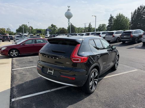 Used 2024 Volvo XC40 B5 Ultimate w/ Protection Package Premier AWD/4WD image 4