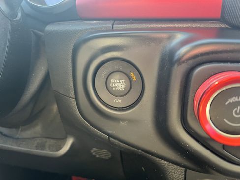 Used 2021 Jeep Gladiator Rubicon w/ Cold Weather Group image 15