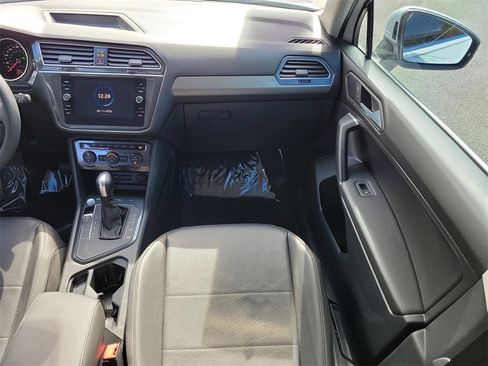 Used 2020 Volkswagen Tiguan SE image 14