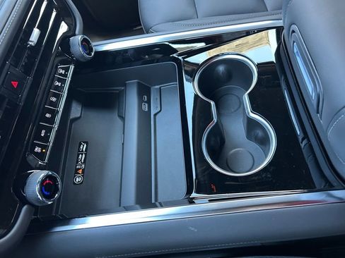 New 2026 Chevrolet Suburban Z71 w/ Z71 Off-Road Package image 38