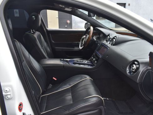 Used 2013 Jaguar XJ L Supercharged image 19