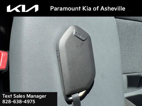 New 2025 Kia K4 LXS image 28