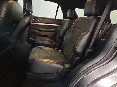 Used 2019 Ford Explorer XLT w/ XLT Sport Appearance Package AWD/4WD image 11