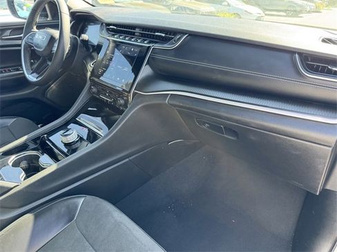 Used 2023 Jeep Grand Cherokee Altitude image 5