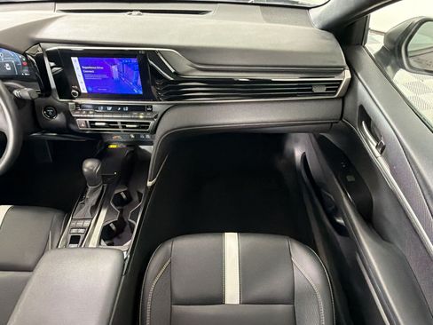 Used 2026 Toyota Camry SE FWD image 30