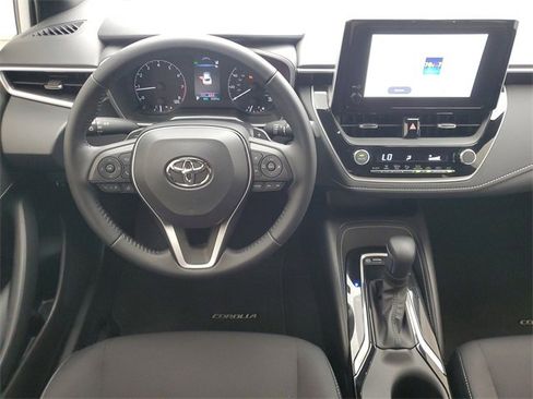 Used 2025 Toyota Corolla SE image 17