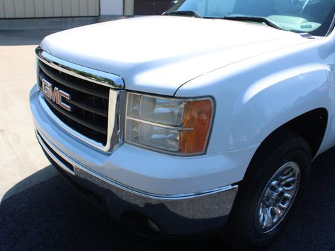 Used 2013 GMC Sierra 1500 W/T w/ Work Truck Preferred Package AWD/4WD image 3
