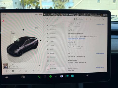 Used 2022 Tesla Model Y Long Range image 14