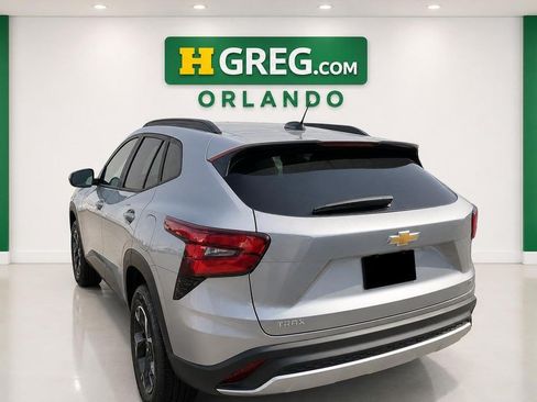 Used 2026 Chevrolet Trax LT FWD image 2