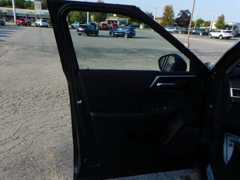 New 2025 Mitsubishi Outlander SE image 12