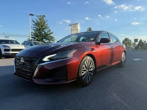 Used 2024 Nissan Altima 2.5 SV w/ SV Premium Package FWD image 1