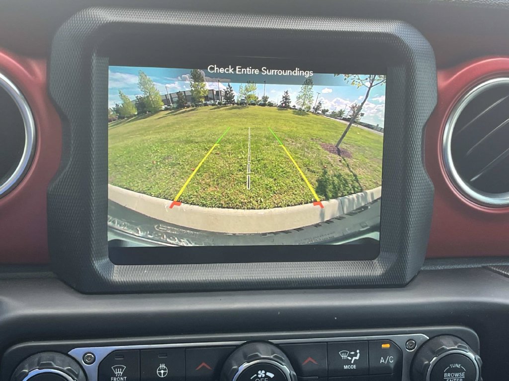 Used 2023 Jeep Wrangler Unlimited Rubicon w/ Cold Weather Group AWD/4WD image 28
