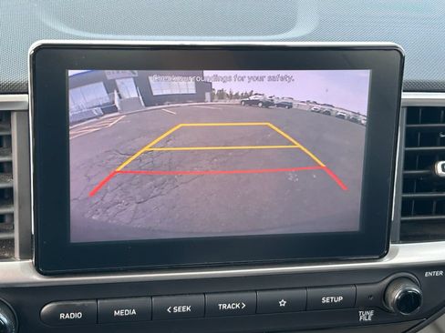 Used 2022 Hyundai Venue SEL FWD image 13