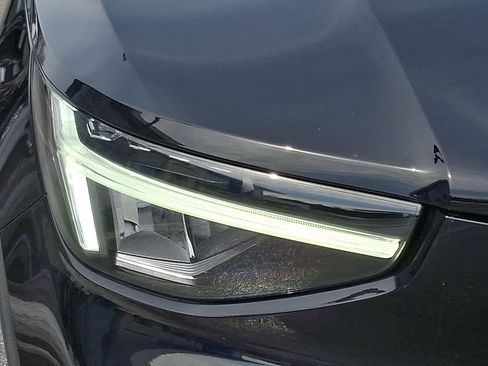 Certified 2023 Volvo XC40 B5 Plus w/ Protection Package Premier image 9