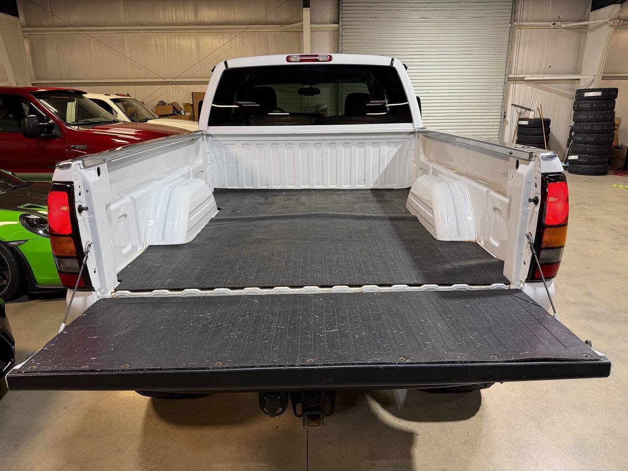 Used 2005 GMC Sierra 2500 SLT w/ Heavy-Duty Power Package AWD/4WD image 21