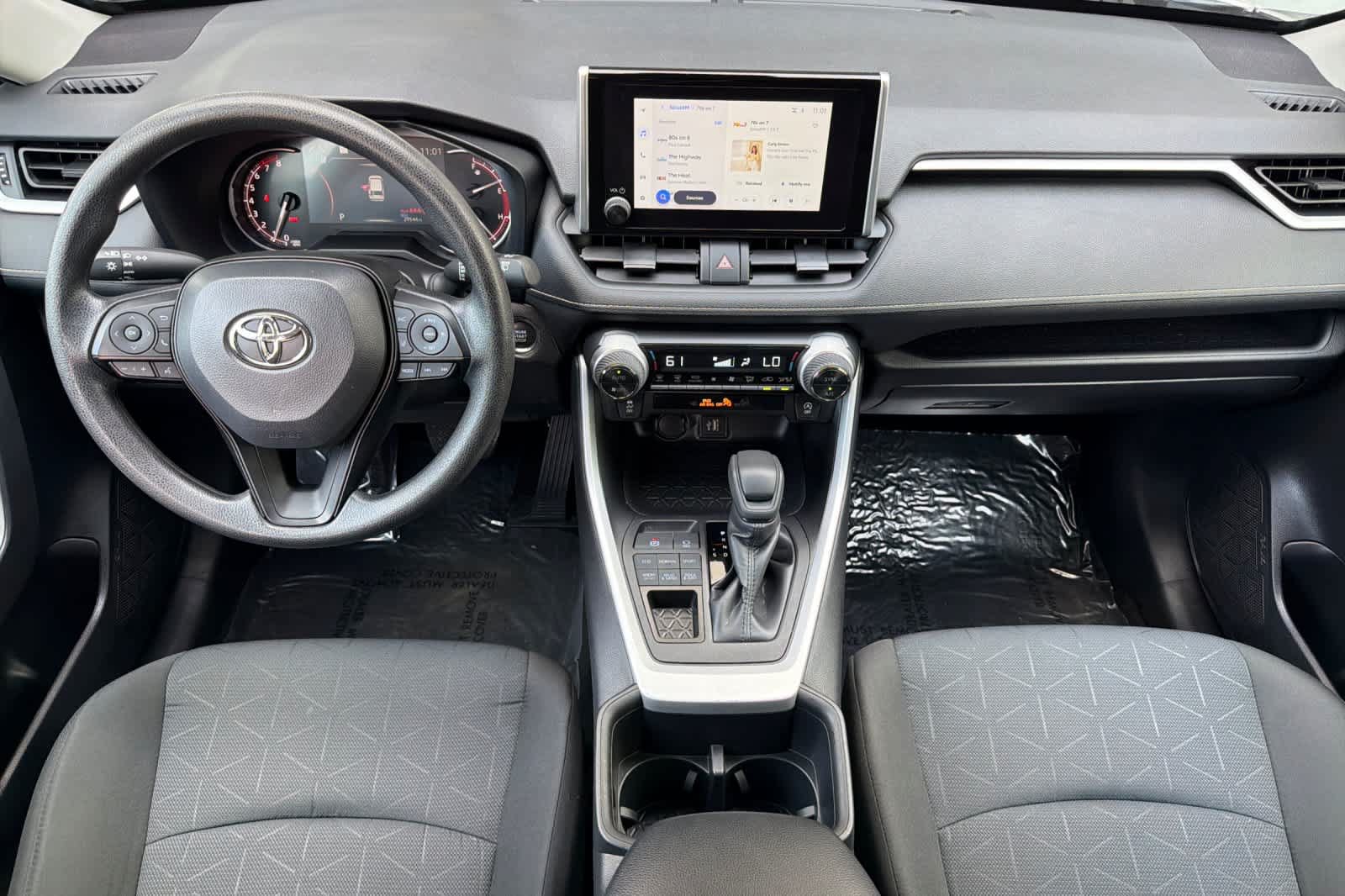 Used 2025 Toyota RAV4 XLE AWD/4WD image 3