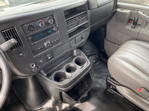 Used 2017 Chevrolet Express 2500 RWD image 15