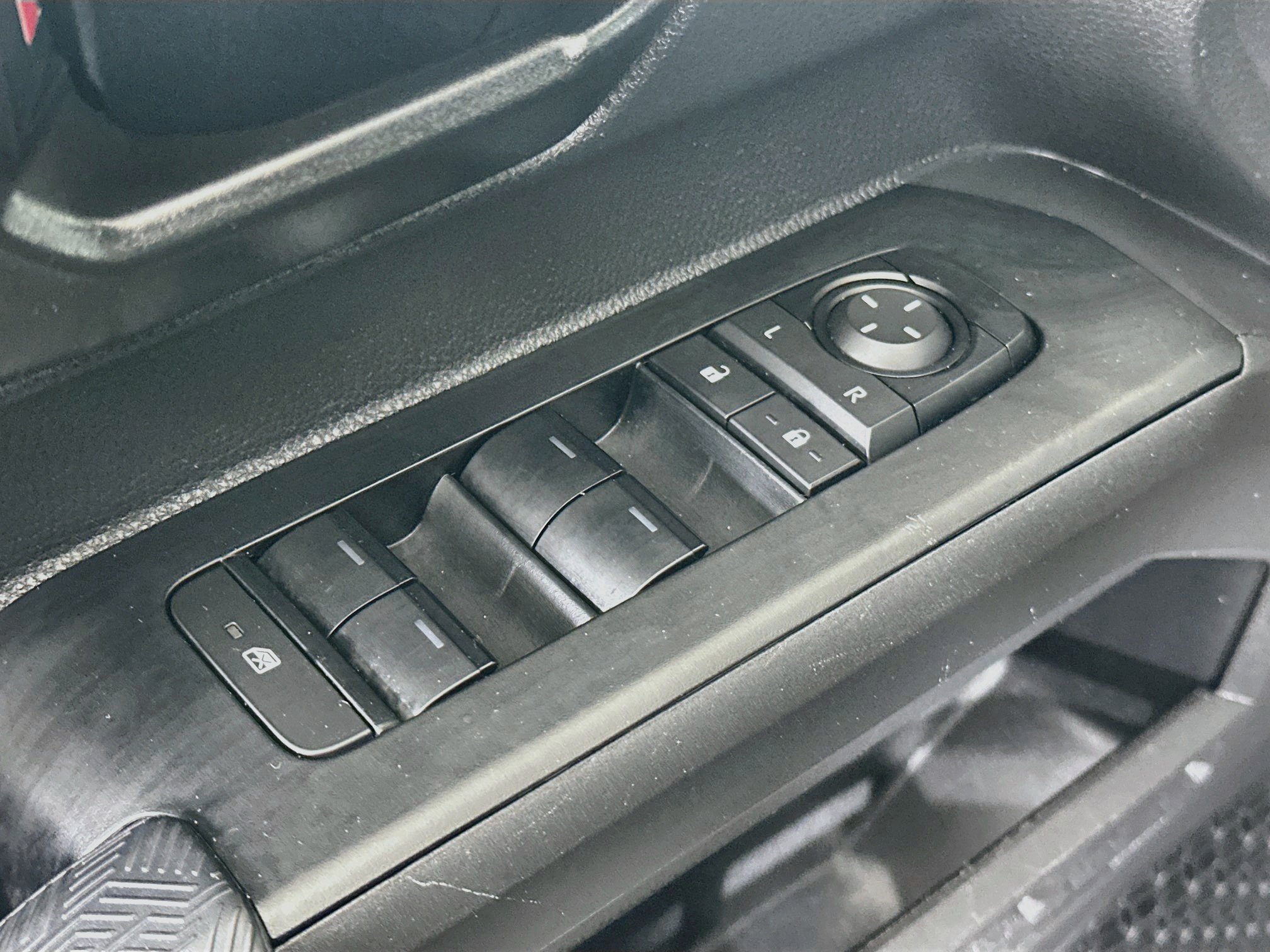 Used 2025 Toyota Tacoma SR5 AWD/4WD image 15