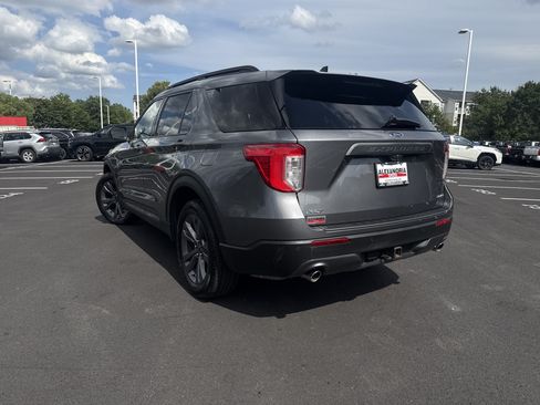 Used 2022 Ford Explorer XLT w/ Equipment Group 202A AWD/4WD image 5