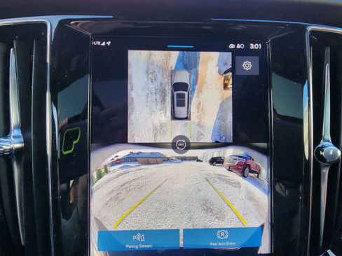 Used 2025 Volvo V60 B5 Cross Country Plus image 32