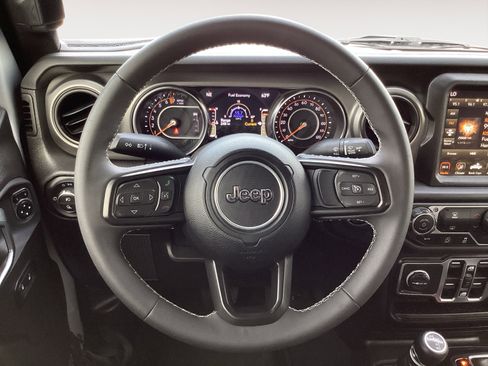 Used 2023 Jeep Gladiator Sport image 18