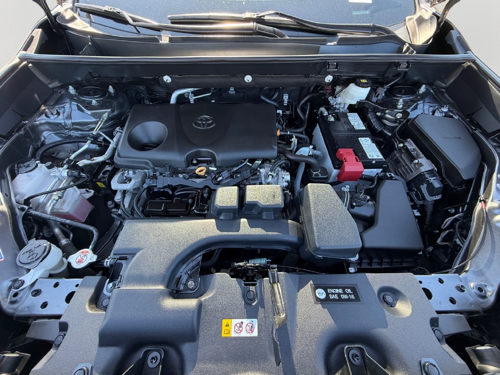 Used 2024 Toyota RAV4 XLE AWD/4WD image 9