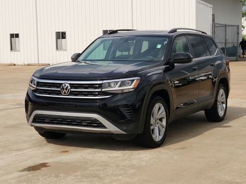 Used 2021 Volkswagen Atlas SE w/ Panoramic Sunroof Package FWD image 3
