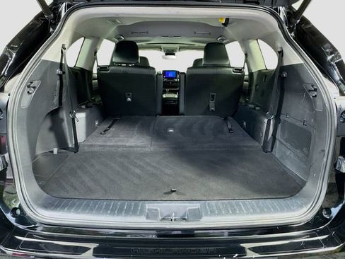 Used 2023 Toyota Highlander XLE AWD/4WD image 28
