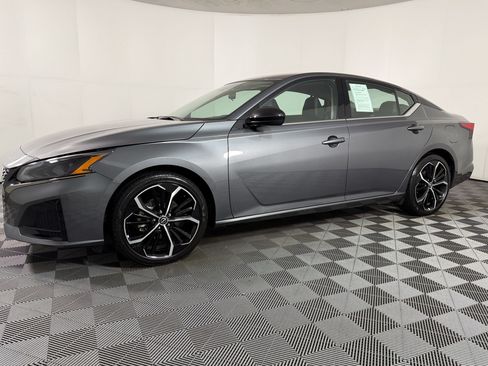 Used 2025 Nissan Altima 2.5 SR FWD image 23