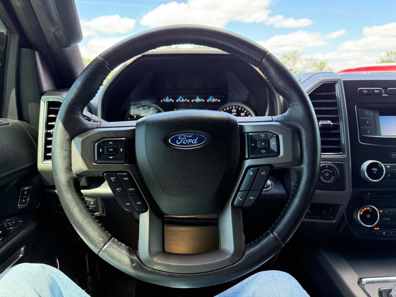 Used 2018 Ford Expedition XLT AWD/4WD image 18