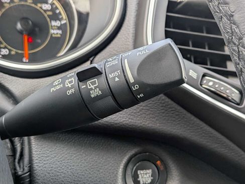 Used 2019 Jeep Cherokee Latitude Plus AWD/4WD image 25