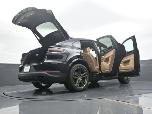 Certified 2021 Porsche Cayenne Coupe AWD/4WD image 26