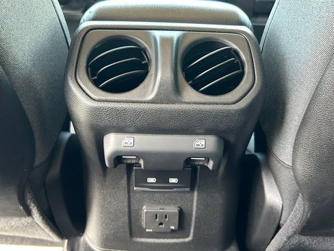 Used 2024 Jeep Wrangler Unlimited Rubicon AWD/4WD image 45
