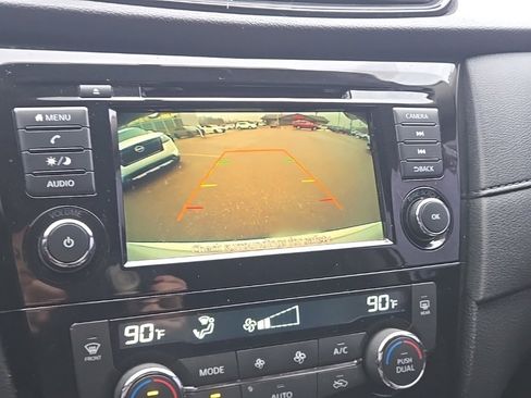 Used 2018 Nissan Rogue SV image 17