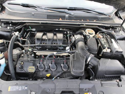 Used 2015 Ford Taurus SE image 17