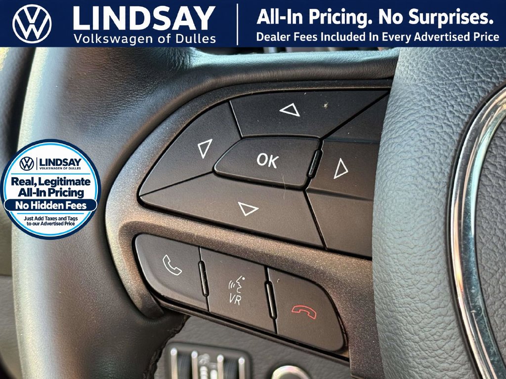 Used 2015 Dodge Challenger SXT RWD image 18