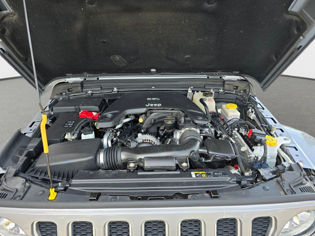 Used 2018 Jeep Wrangler Unlimited Sahara AWD/4WD image 34