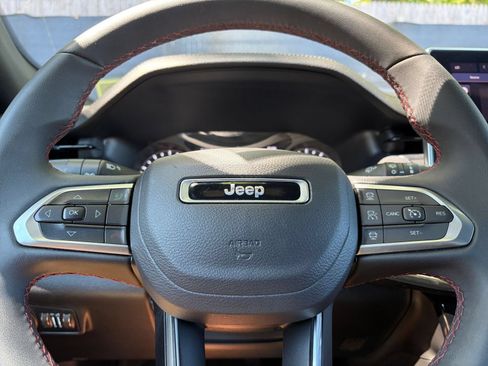 Used 2025 Jeep Compass Trailhawk AWD/4WD image 27