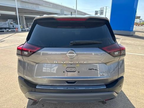 Used 2023 Nissan Rogue SV w/ SV Premium B Package FWD image 3